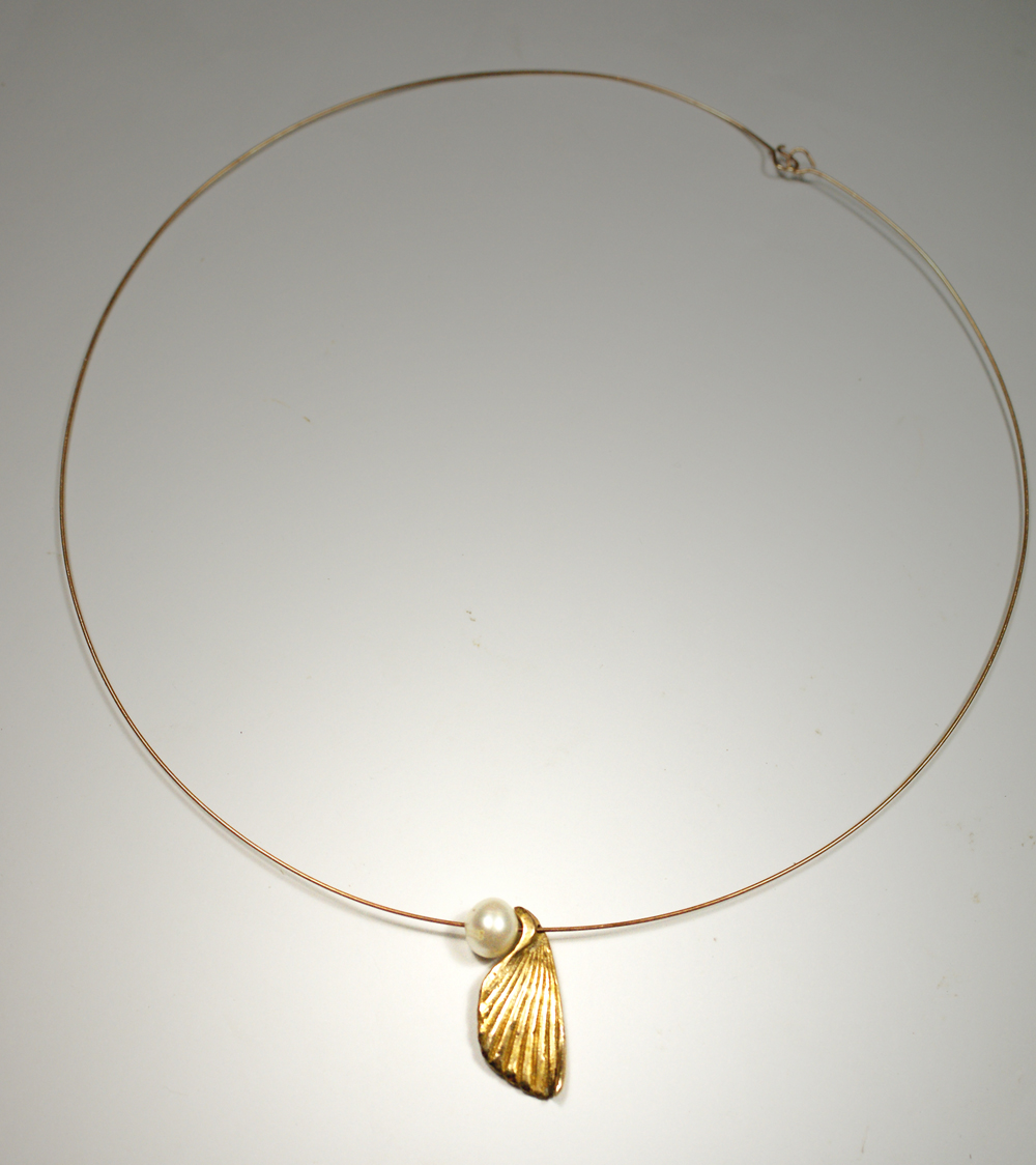 Corinne Ballester, créatrice de bijoux lapidaire et gemmologue.