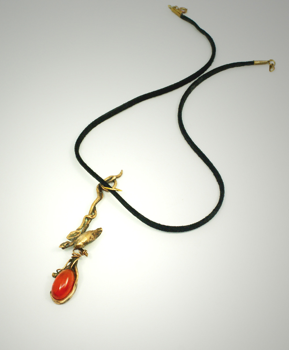 Corinne Ballester, créatrice de bijoux lapidaire et gemmologue.