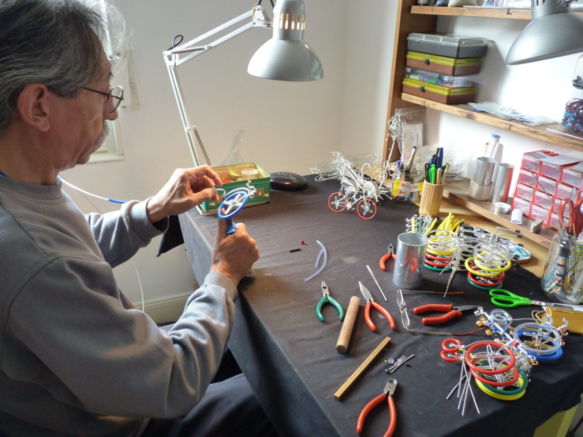 Ruben BARDON   –  Sculptures miniatures en fil d’aluminium