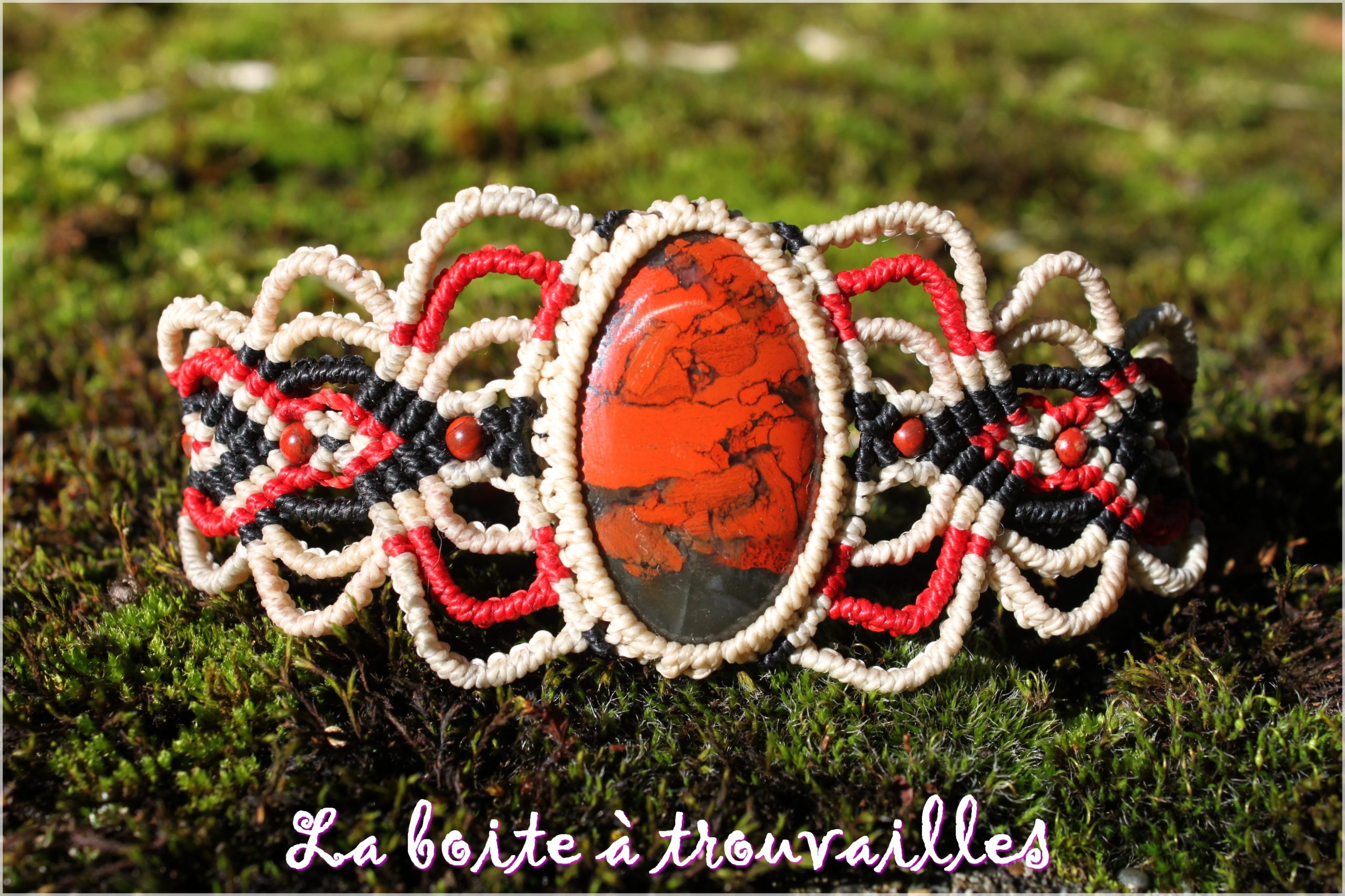 La boite à trouvailles – Bijoux en macramé