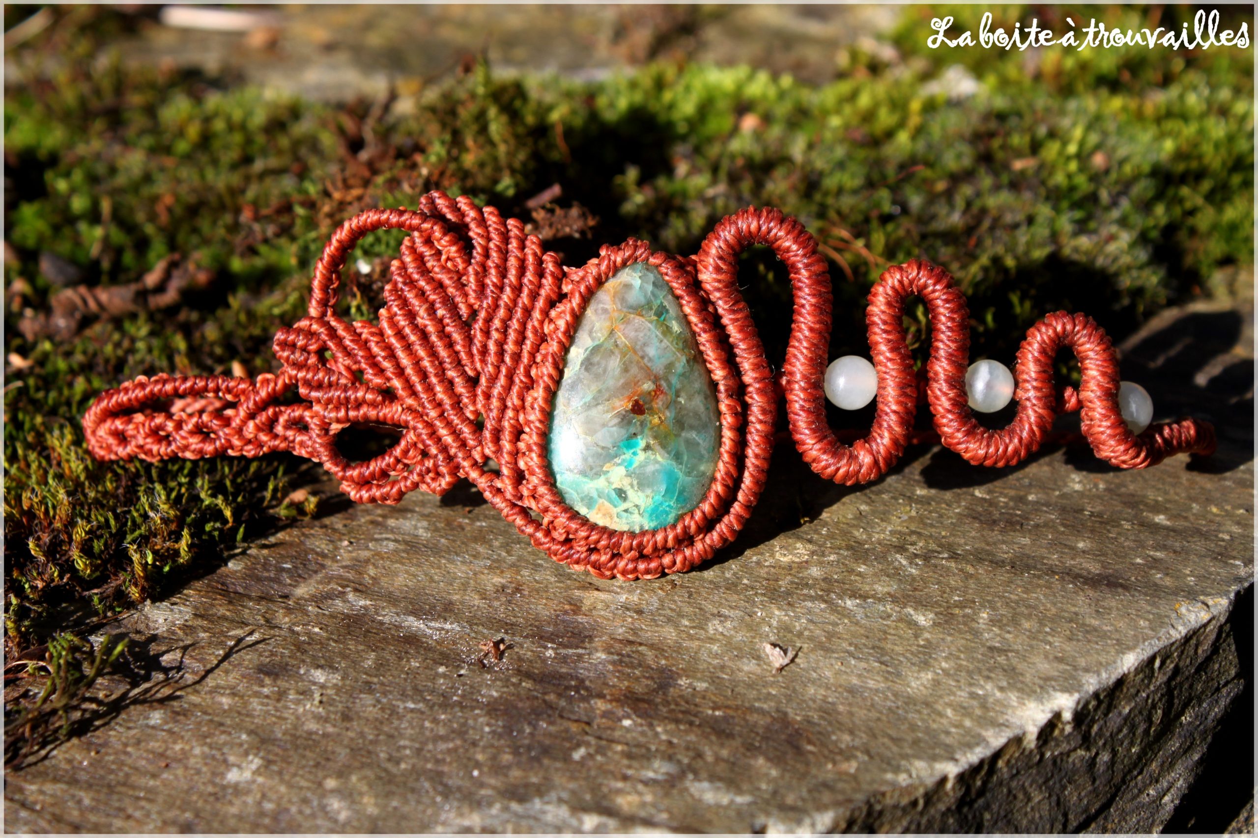 La boite à trouvailles – Bijoux en macramé