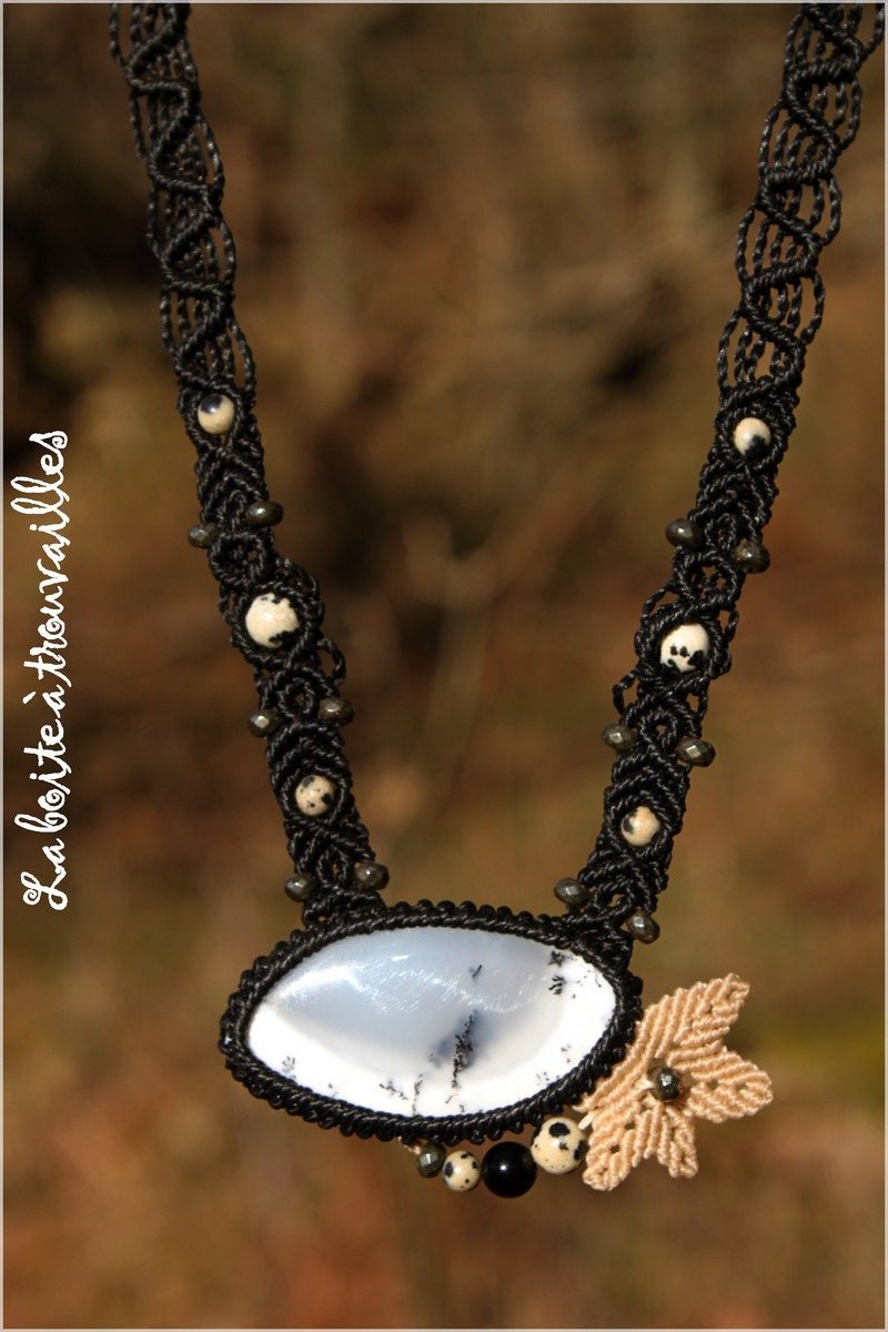 La boite à trouvailles – Bijoux en macramé