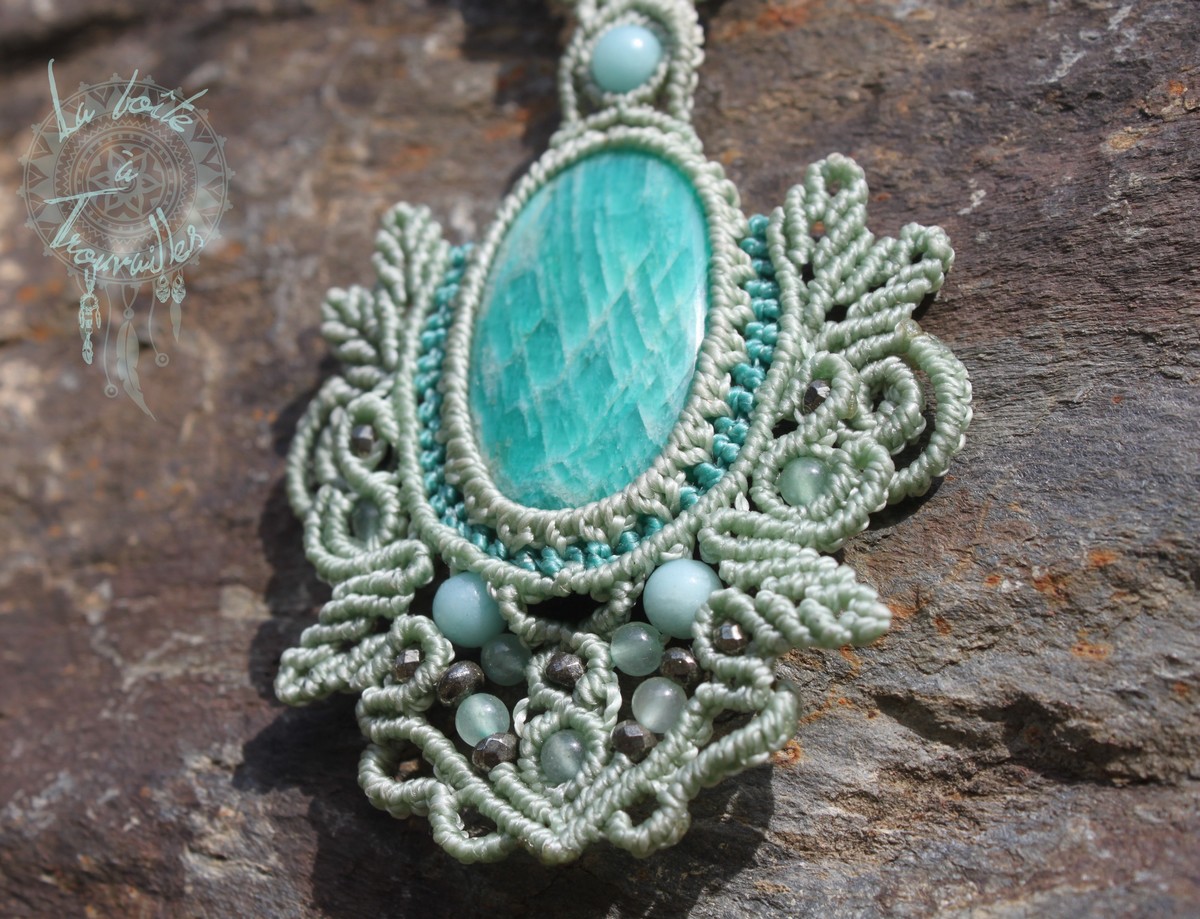 La boite à trouvailles – Bijoux en macramé