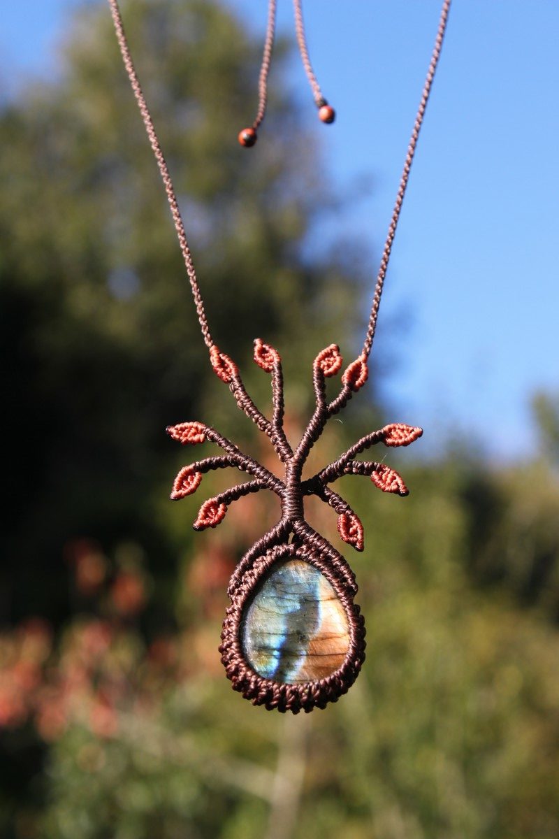 La boite à trouvailles – Bijoux en macramé