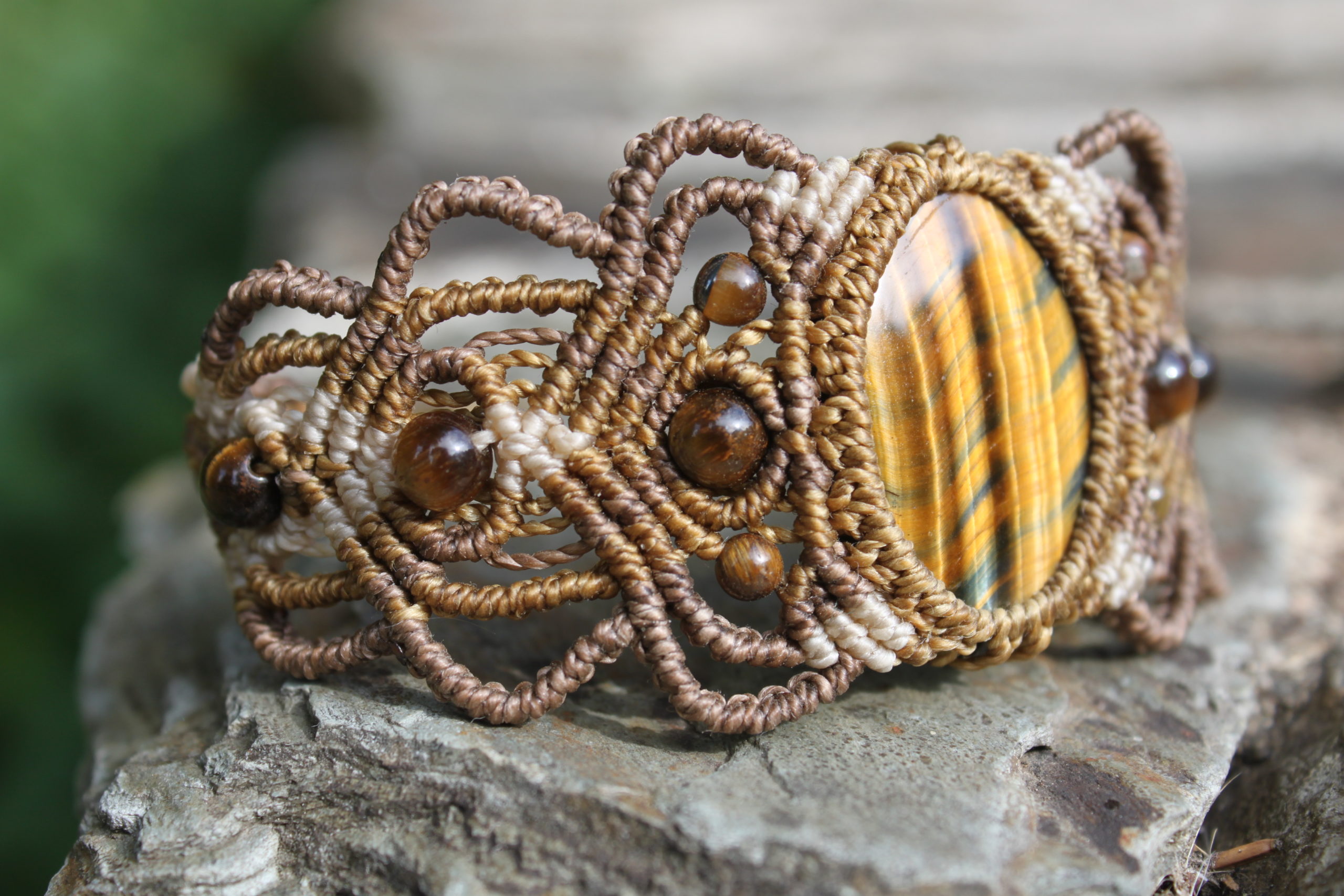 La boite à trouvailles  – Bijoux  en macramé