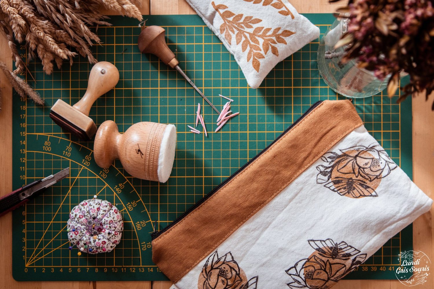Lundi Gris Souris – Ornement et réalisation textile