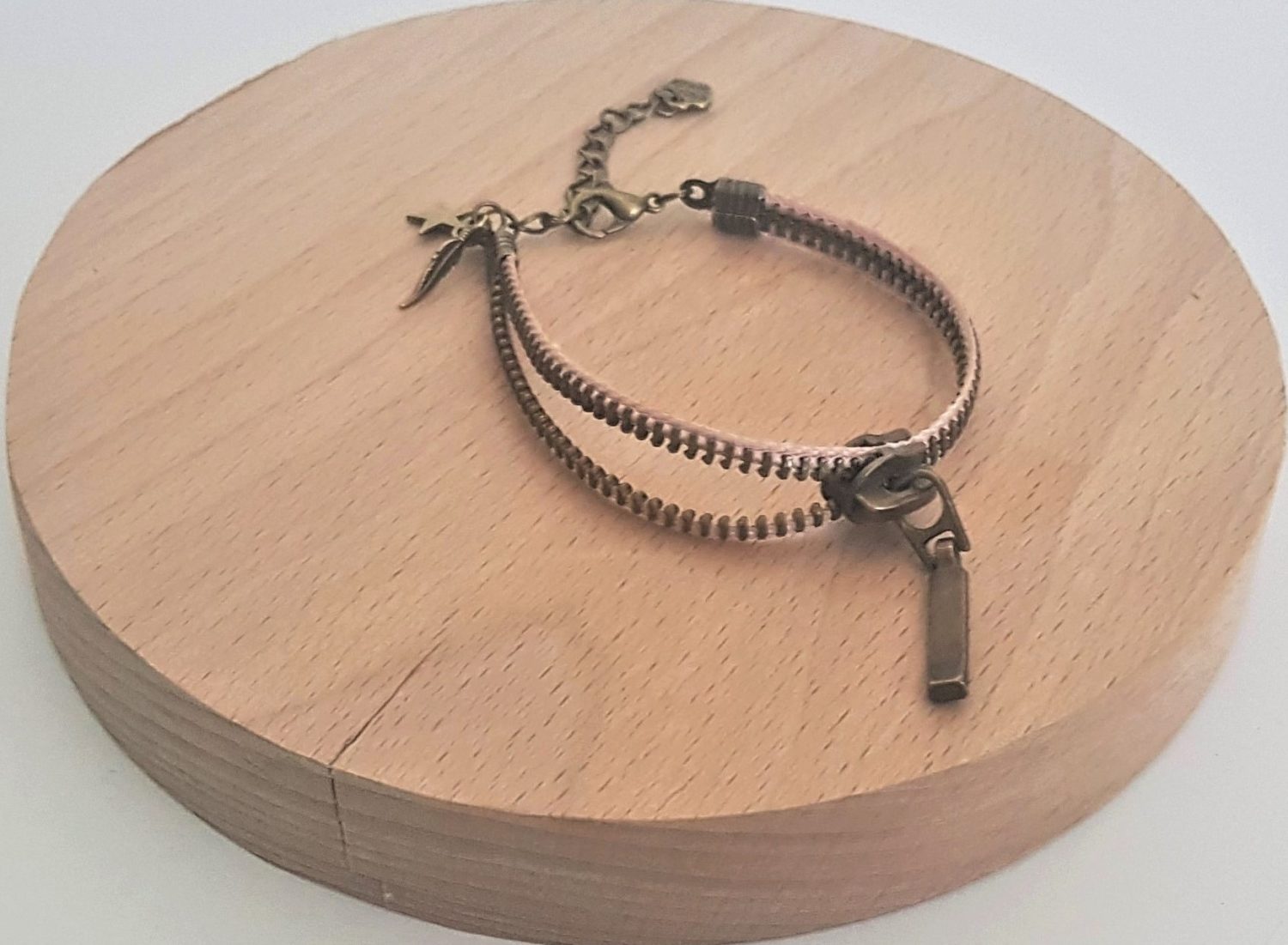 Clémy Créations – Bijoux à partir de vêtements recyclés