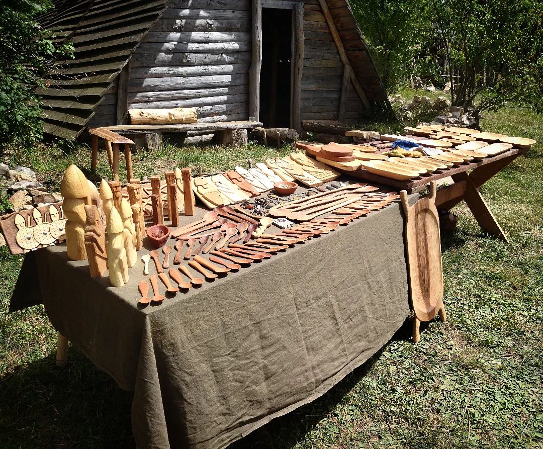 Irminsul Creations – Sculpture en Bois massif